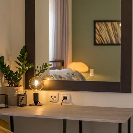 Ethyr Living Apartment *